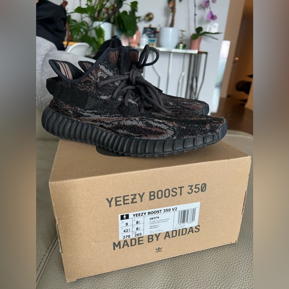YEEZY 350 V2 - Picture 1 of 1
